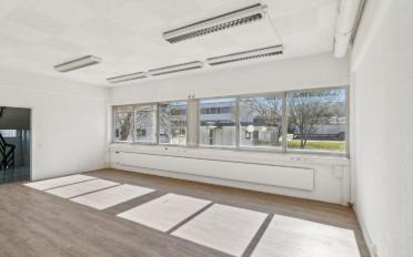 Office - image - 11