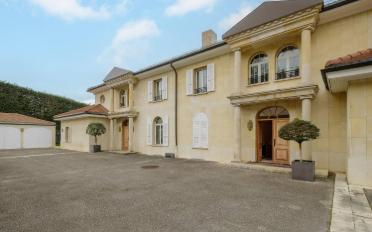 Villa 18 pièces - image - 2