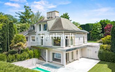 Villa - image - 1