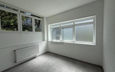 Bureau 3.5 pièces - image - 2