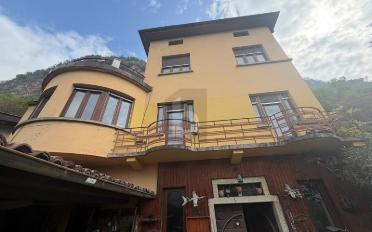 Villa 7.5 Zimmer - image - 3