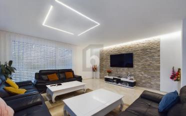 Einfamilienhaus 8.5 Zimmer - image - 2