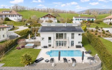 Einfamilienhaus 8.5 Zimmer - image - 1