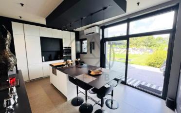 Maison 8 pièces - image - 2