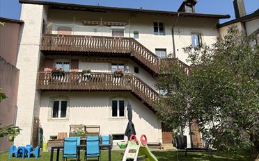 Residential building 13 rooms - image - 2