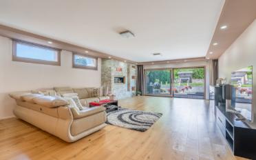 Reihenfamilienhaus 8.5 Zimmer - image - 1