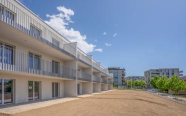 Residential building 7.5 rooms - image - 1