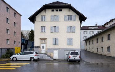 Residential building 12.5 rooms - image - 1