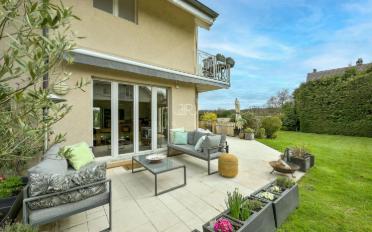 Villa - image - 1