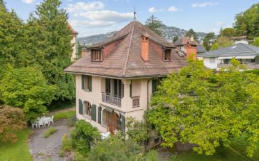 Einfamilienhaus 8.5 Zimmer - image - 1
