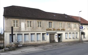 Hotel 16 Zimmer - image - 2