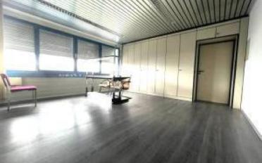 Bureau 6 pièces - image - 3