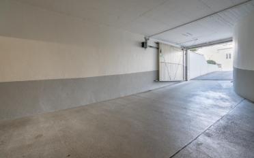 Covered parking place bike - image - 2