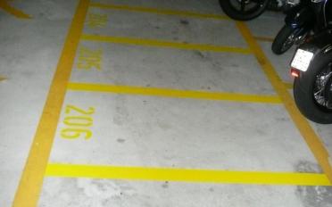 Covered parking place bike - image - 3
