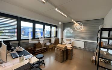 Office - image - 4