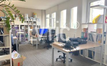 Office - image - 4