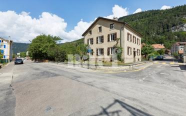 Villa 10.5 pièces - image - 1