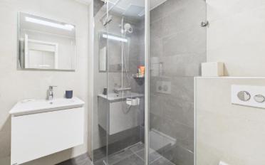 Bifamiliar house - image - 9