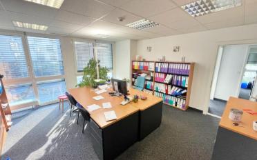 Bureau 7.5 pièces - image - 2