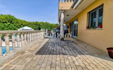 Villa 7.5 pièces - image - 2