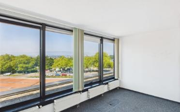 Office - image - 4
