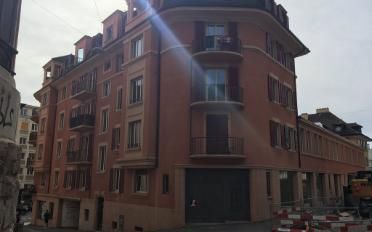 Place à motos couverte - image - 2