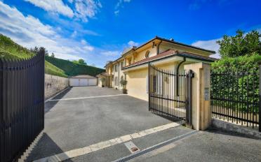 Single house 18 rooms - image - 4