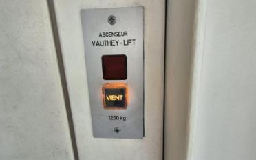 Office - image - 12
