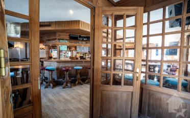 Bar 9 rooms - image - 3