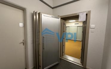 Commercial - image - 8